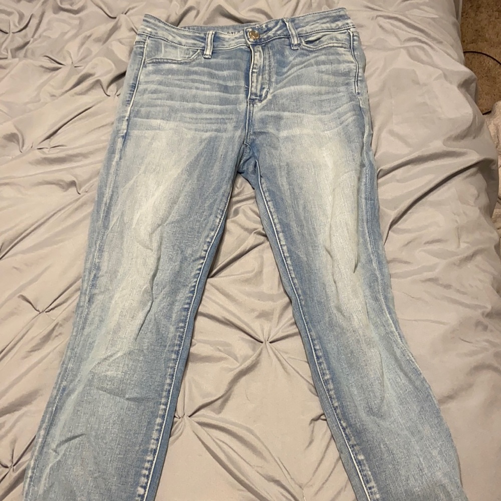 American Eagle light wash high-waisted jegging